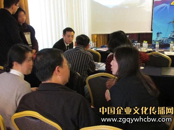 僑外中英企業(yè)家高峰論壇首戰(zhàn)告捷3.JPG