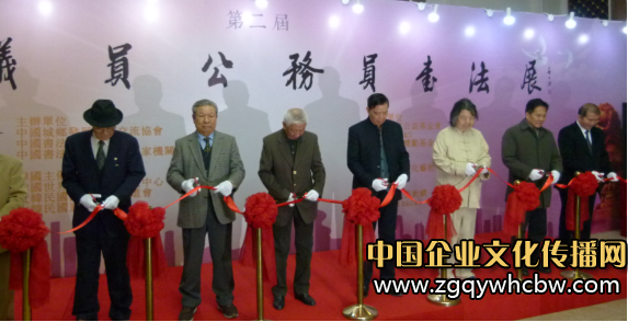 中韓議員公務(wù)員書法展開幕式剪彩.png